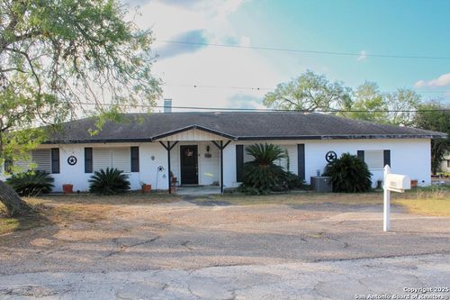 102 Holman Rd, Lake City, TX, 78368-9427 | Card Image