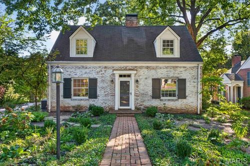 10 Adams Ln, Kirkwood, MO, 63122-4405 | Card Image