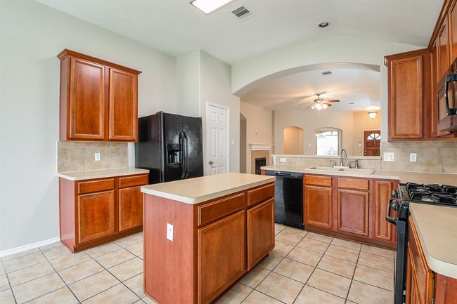 1907 Meadow Edge Ln, House other with 3 bedrooms, 2 bathrooms and 2 parking in Spring TX | Image 10
