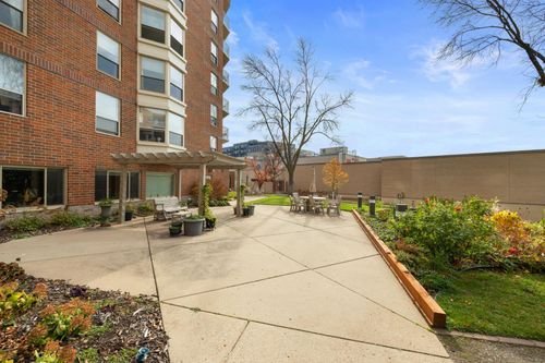 218-1425 W 28th St, Minneapolis, MN, 55408-1978 | Card Image