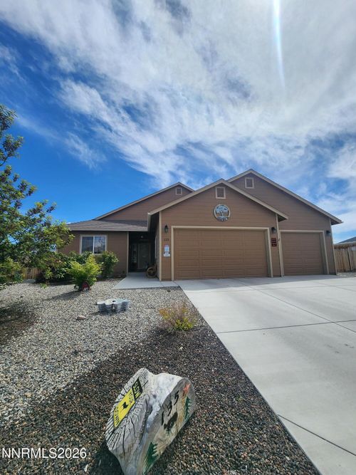 135 Cambridge Dr, Dayton, NV, 89403-8018 | Card Image