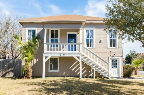 2424 38th St, Galveston, TX, 77550-8809 | Card Image