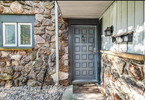 a-18200 Stoneridge St, South Bend, IN, 46637-5141 | Card Image