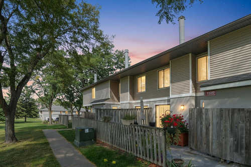 1329 Wagon Wheel Rd, Hopkins, MN, 55343-3916 | Card Image