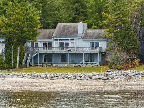 565 Beach Rd, Harbor Springs, MI, 49740-9085 | Card Image