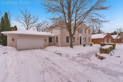 8121 Saint James Dr, Grosse Ile, MI, 48138-1716 | Card Image