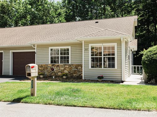 357 Laurel Park Pl, Hendersonville, NC, 28791-3783 | Card Image