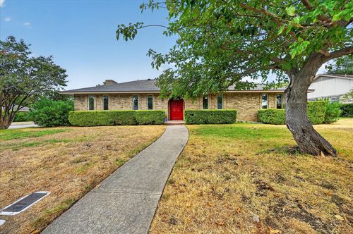 215 Roma Dr, Duncanville, TX, 75116-4300 | Card Image