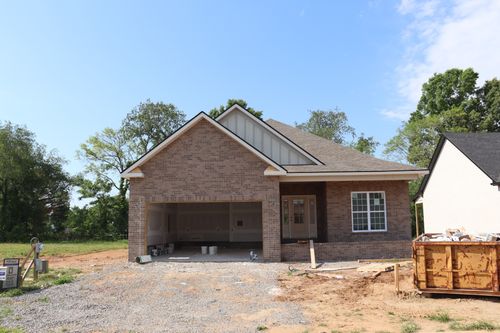 734 Southern Pine Trl, Clarksville, TN, 37043-2735 | Card Image