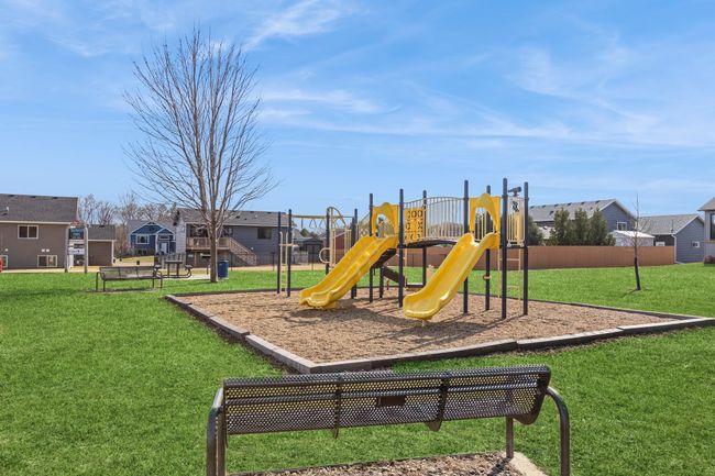 413 Fawn Run, Townhouse with 2 bedrooms, 2 bathrooms and null parking in Kenyon MN | Image 27