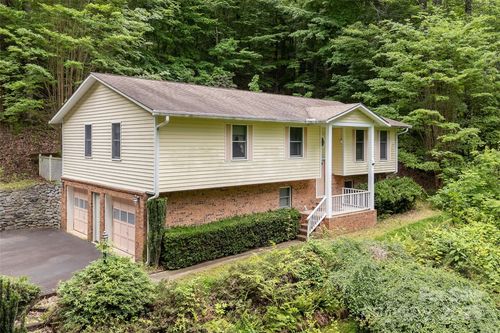 104 Creekstone Ln, Hendersonville, NC, 28791-1997 | Card Image