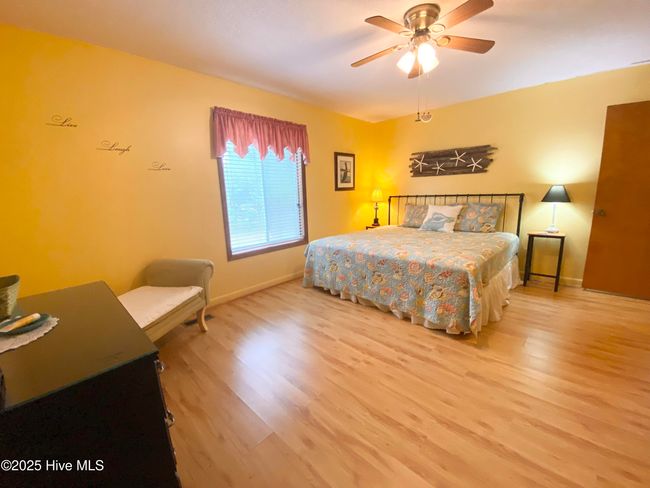 201 Ne 48 Th St, House other with 3 bedrooms, 2 bathrooms and 1 parking in Oak Island NC | Image 14