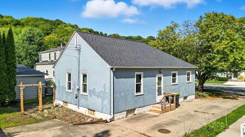 719 Page Ave, North Mankato, MN, 56003-3632 | Card Image