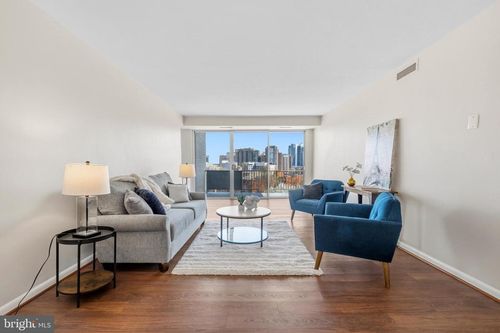 2-901-8315 N Brook Ln, BETHESDA, MD, 20814-2666 | Card Image