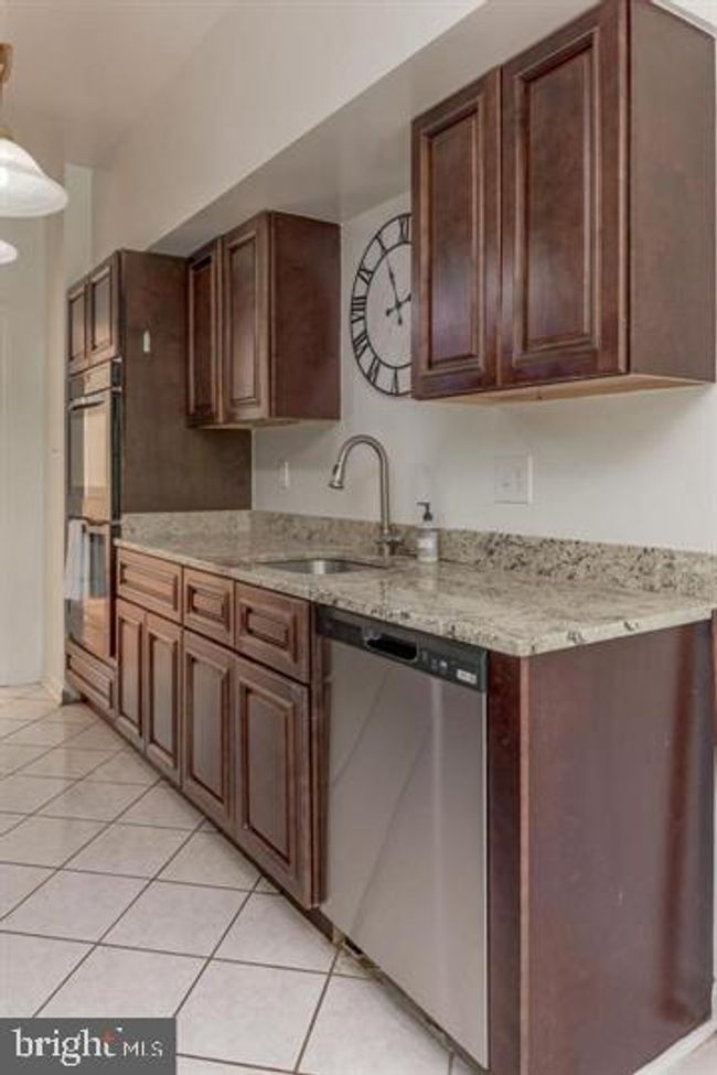 6667 Mclean Dr, Townhouse with 3 bedrooms, 4 bathrooms and null parking in Mclean VA | Image 6