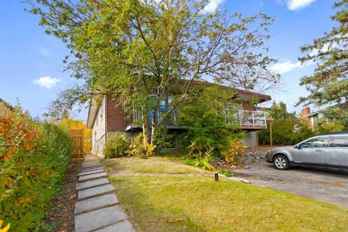 221 Theodore Pl Nw, Calgary, AB, T2K5L7 | Card Image