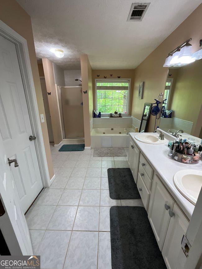 5363 Forest Dr, House other with 6 bedrooms, 4 bathrooms and null parking in Loganville GA | Image 31