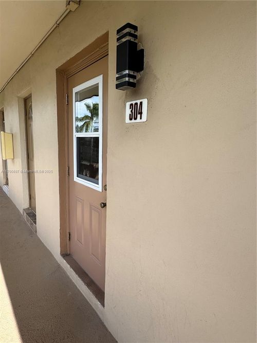 apt-304-3430 Nw 52nd Ave, Lauderdale Lakes, FL, 33319-5250 | Card Image