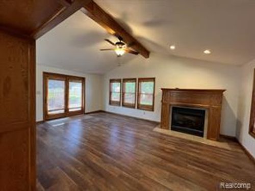 8905 Danzig St, Livonia, MI, 48150-3977 | Card Image