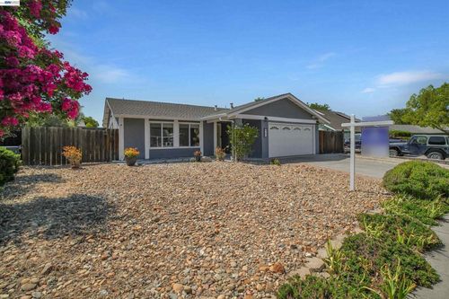 465 Swan Dr, Livermore, CA, 94551-2520 | Card Image