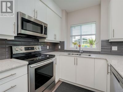 303 - 1018 Inverness Rd, Condo with 2 bedrooms, 2 bathrooms and 1 parking in Saanich BC | Image 2