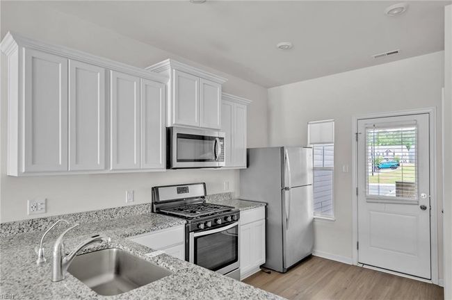 2011 Chartwell Dr, House attached with 3 bedrooms, 3 bathrooms and null parking in Newport News VA | Image 12