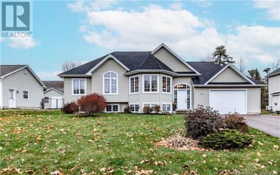 23 Rue Desrosiers, House other with 5 bedrooms, 2 bathrooms and null parking in Dieppe NB | Image 2