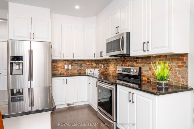 UPPER - 12 Knockaderry Crescent, House other with 3 bedrooms, 3 bathrooms and 2 parking in Barrhaven ON | Image 13