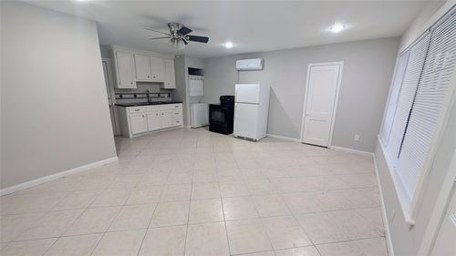 811 Sabine St, Houston, TX, 77007-7628 | Card Image