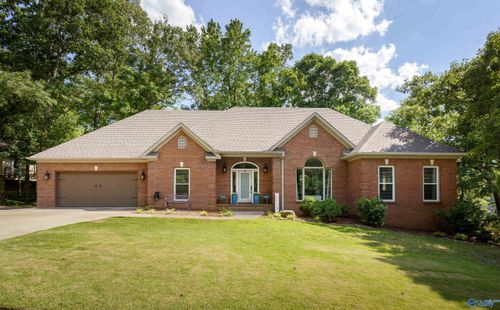 405 Lakeside Cir, Muscle Shoals, AL, 35661-1025 | Card Image