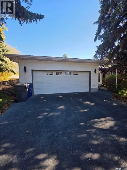 402 Broad St, Cut Knife, SK, S0M0N0 | Card Image