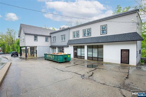 15 Hamburg Tpke, Bloomingdale, NJ, 07403-1617 | Card Image