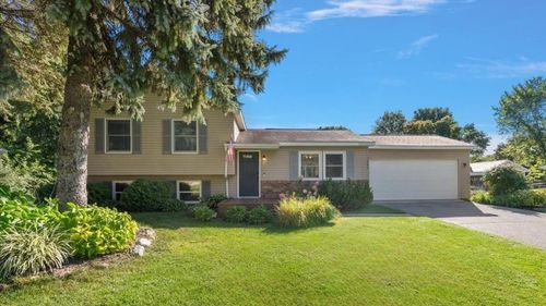 3804 Timberwolf Dr, Traverse City, MI, 49684-9005 | Card Image