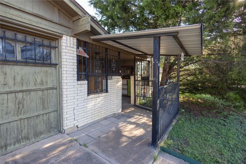 809 Lomo St, Fort Worth, TX, 76110-5626 | Card Image