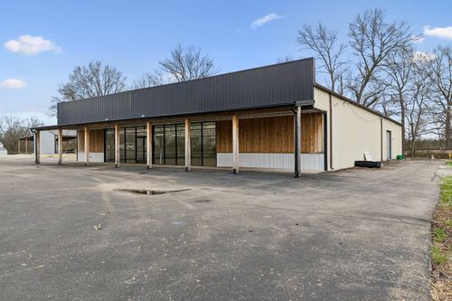 9090 Us Highway 70 E, Mc Ewen, TN, 37101 | Card Image