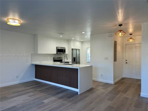 c-322 Ne 3rd St, Hallandale Beach, FL, 33009 | Card Image