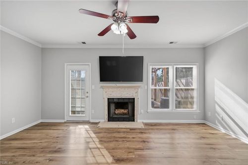 729 Creekside Cres, Chesapeake, VA, 23320-9258 | Card Image