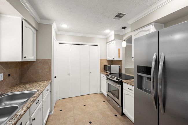 14219 Jaquine Dr, House other with 3 bedrooms, 2 bathrooms and 2 parking in Cypress TX | Image 5