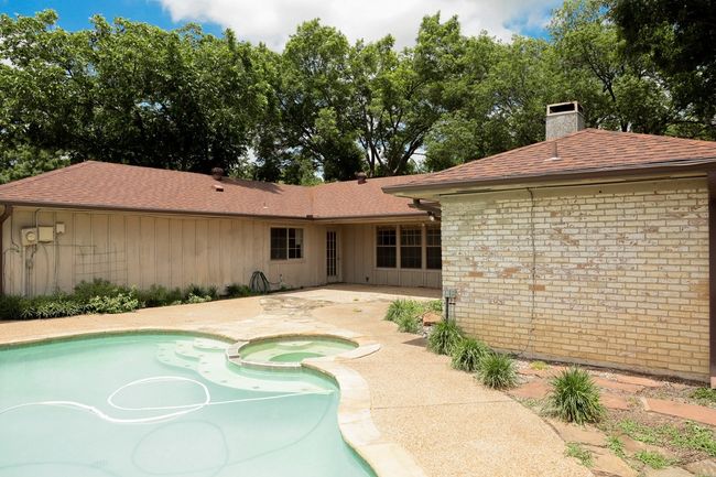 View of swimming pool with a patio area and a pool with connected hot tub | Image 26