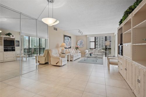 603-3625 N Country Club Dr, Aventura, FL, 33180 | Card Image
