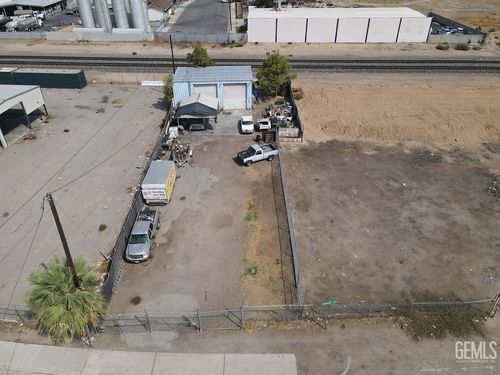 210 Sumner St, Bakersfield, CA, 93305-5161 | Card Image