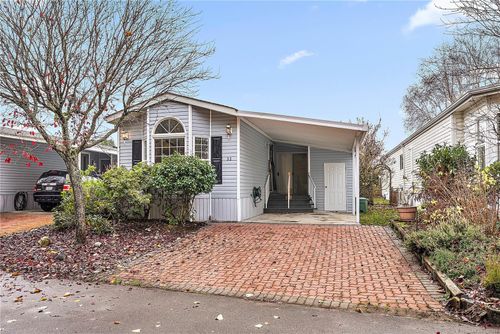 33-7401 Central Saanich Rd, Saanichton, BC, V8M2B5 | Card Image