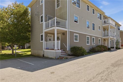 201-231 Maple Ave, Newport, RI, 02840-1070 | Card Image