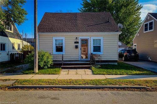 54 Eighth Ave, Brantford, ON, N3S1C3 | Card Image