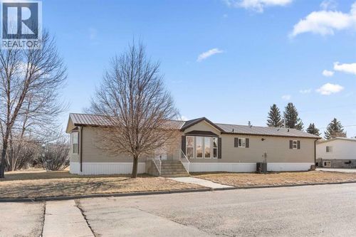 204 1 Ave E, Foremost, AB, T0K0X0 | Card Image