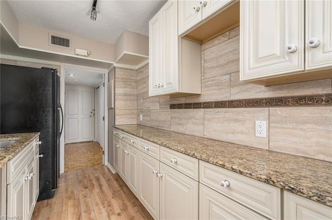 Kitchen | Image 11