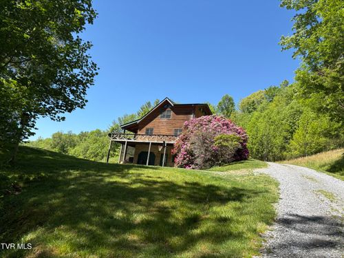 371 Buck Mountain Rd, Roan Mountain, TN, 37687-3131 | Card Image