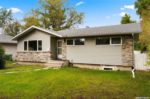 36 Cowburn Cres, Regina, SK, S4S4T3 | Card Image