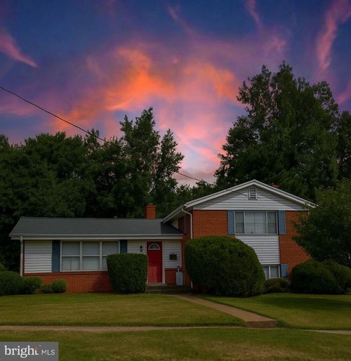 9831 Singleton Dr, BETHESDA, MD, 20817-2330 | Card Image