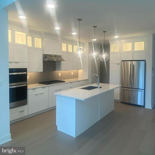 5 Holtz Way, WEST WINDSOR, NJ, 08550-1040 | Card Image
